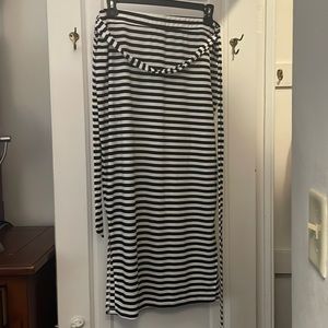 Maxi skirt, close body fit, black and white stripe